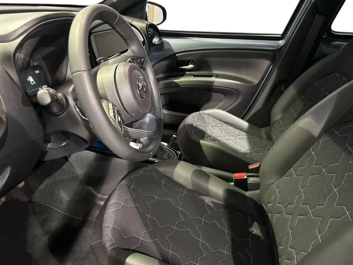 Toyota Aygo X usata a Milano (7)