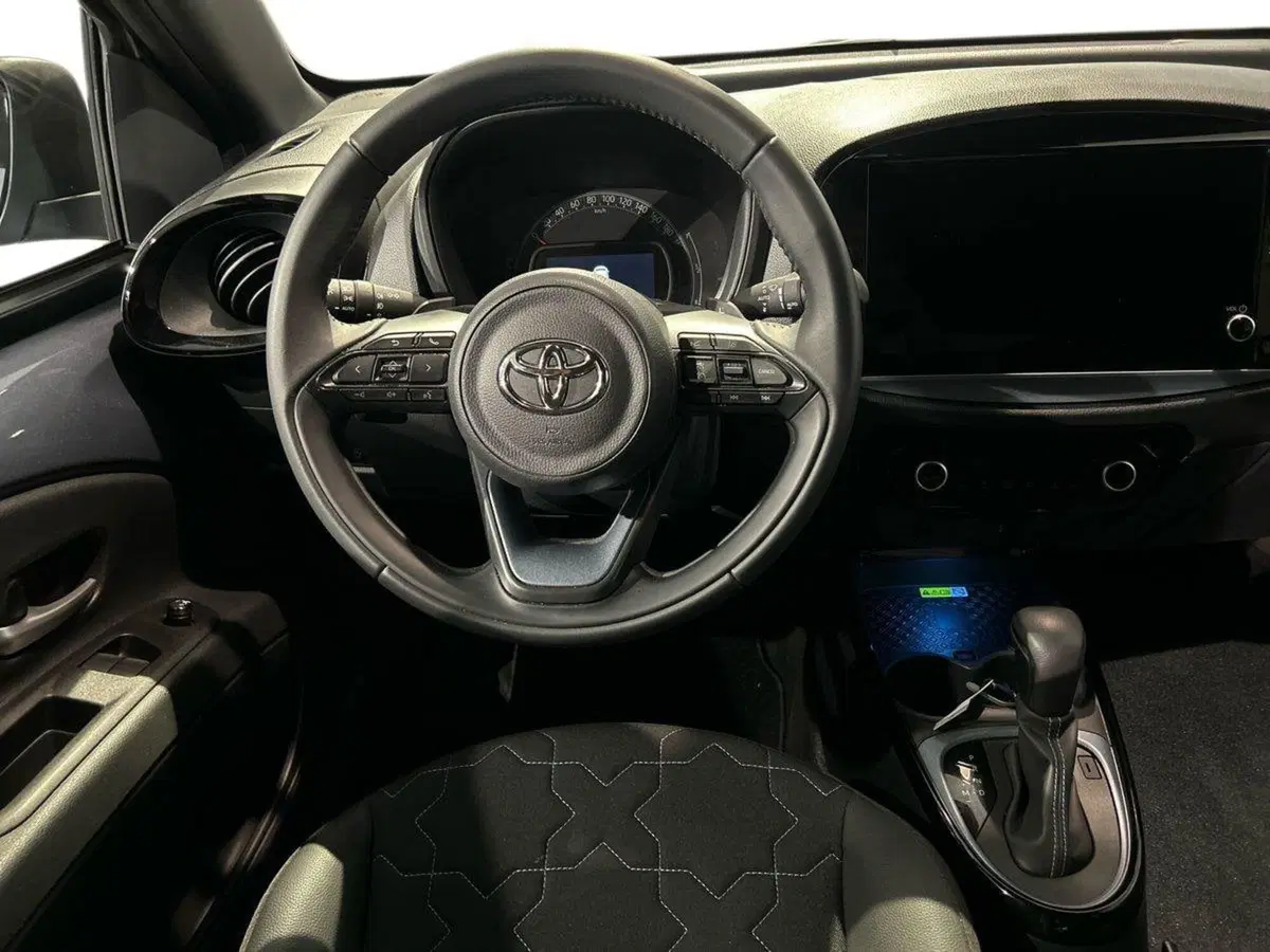 Toyota Aygo X usata a Milano (8)