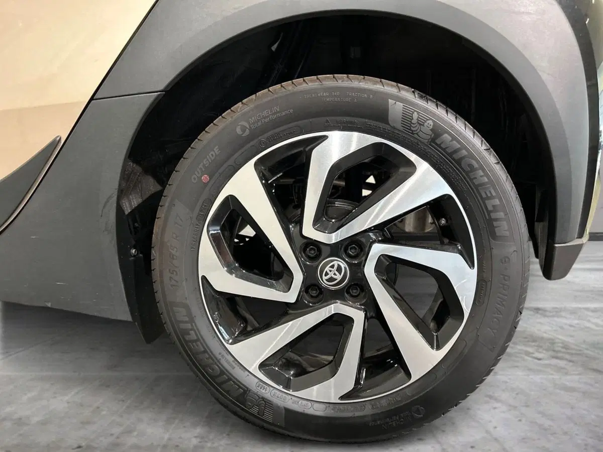 Toyota Aygo X usata a Milano (11)