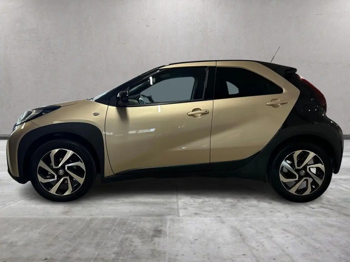 Toyota Aygo X usata a Milano (2)