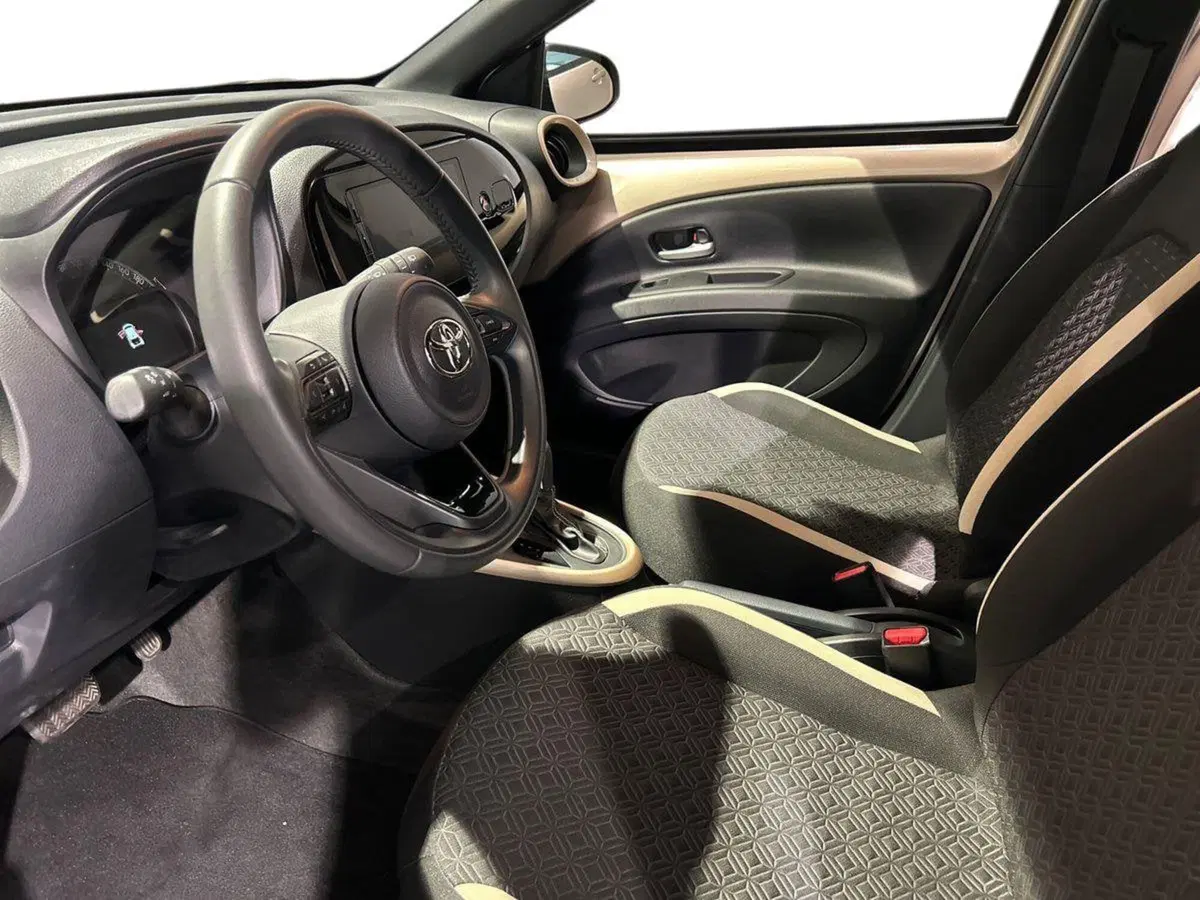 Toyota Aygo X usata a Milano (6)