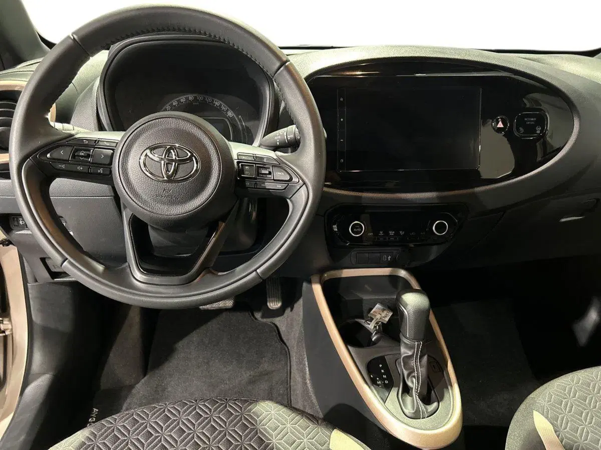 Toyota Aygo X usata a Milano (7)