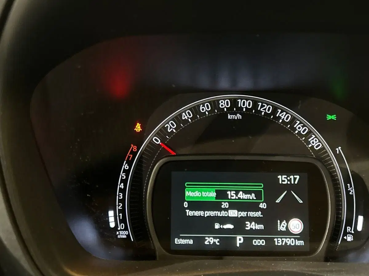 Toyota Aygo X usata a Milano (8)