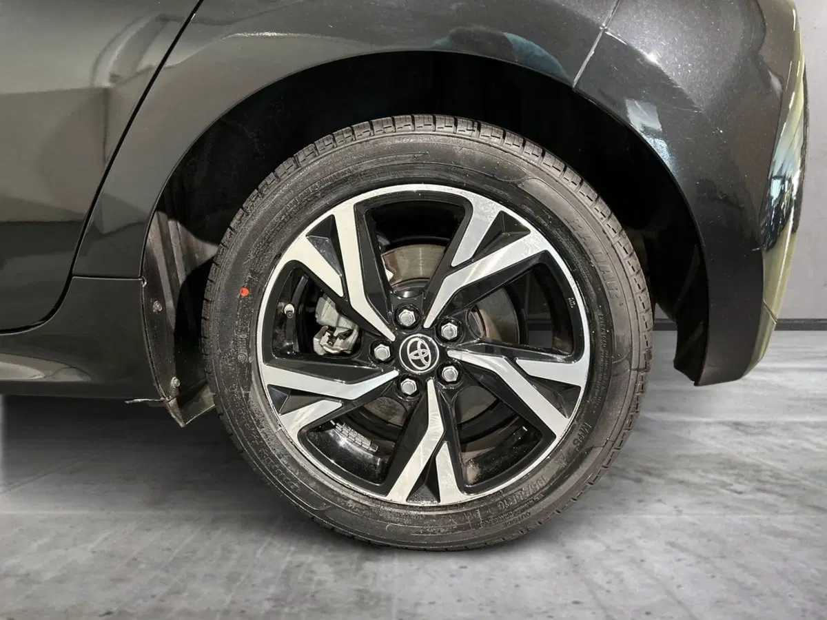 Toyota Yaris usata a Milano (12)