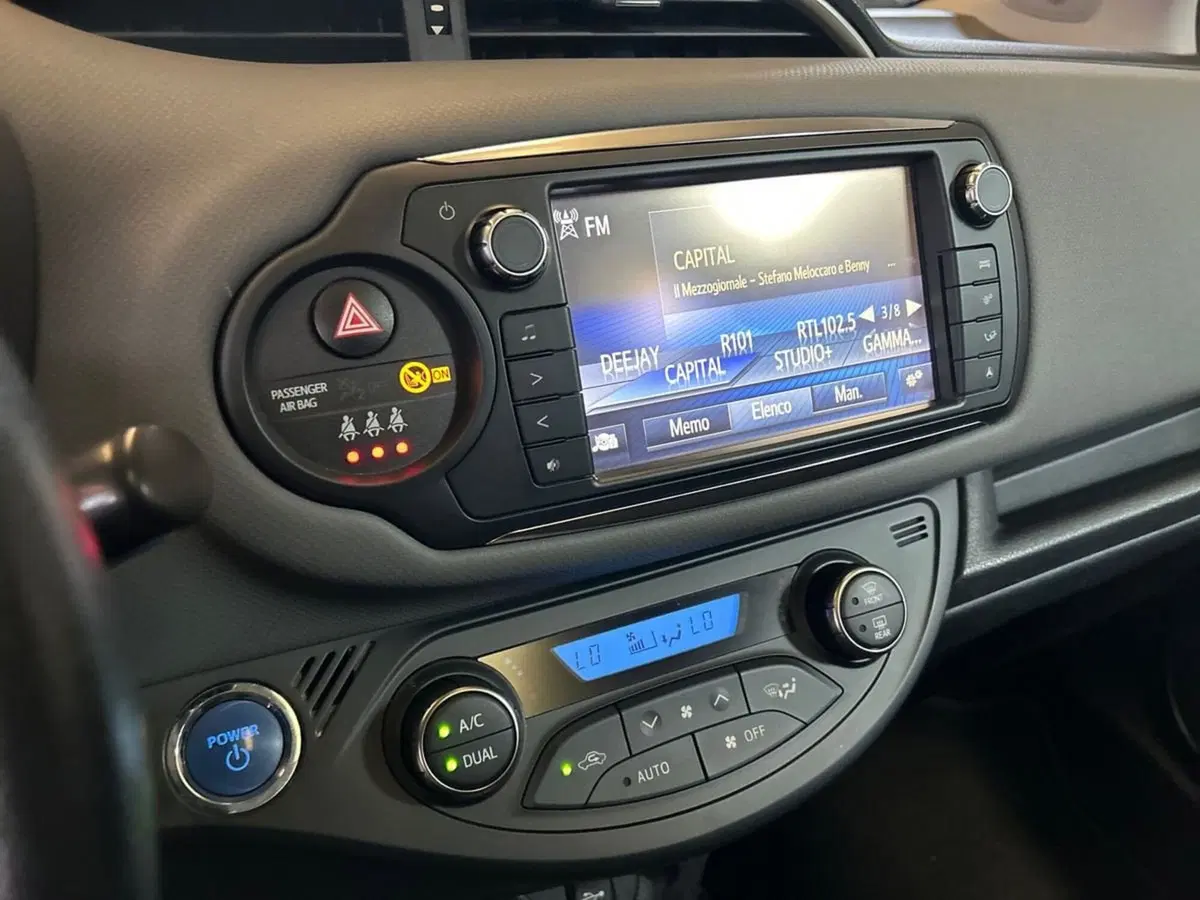 Toyota Yaris usata a Milano (11)