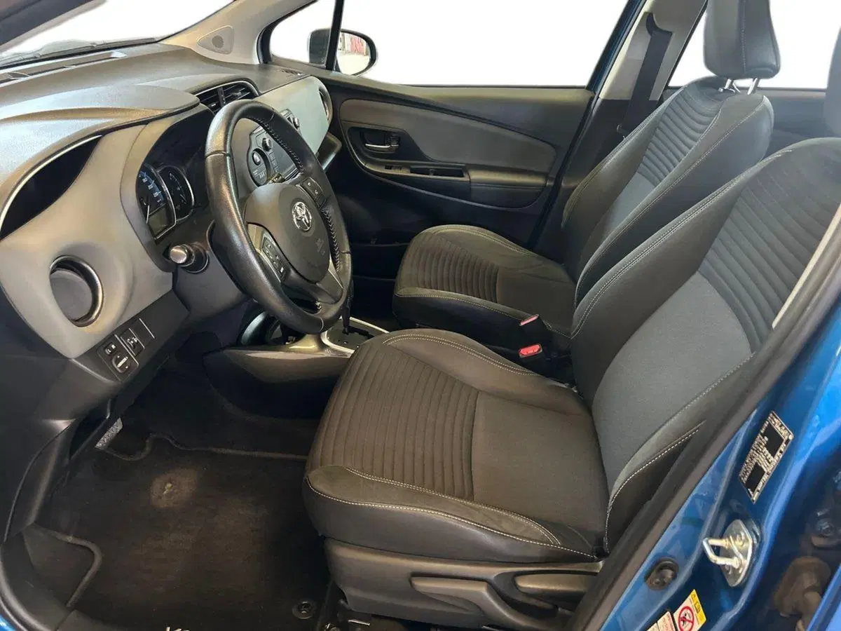 Toyota Yaris usata a Milano (8)