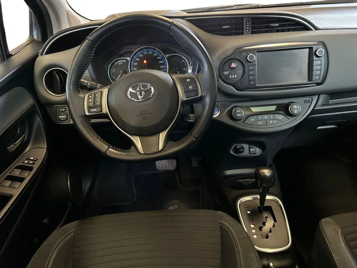 Toyota Yaris usata a Milano (9)