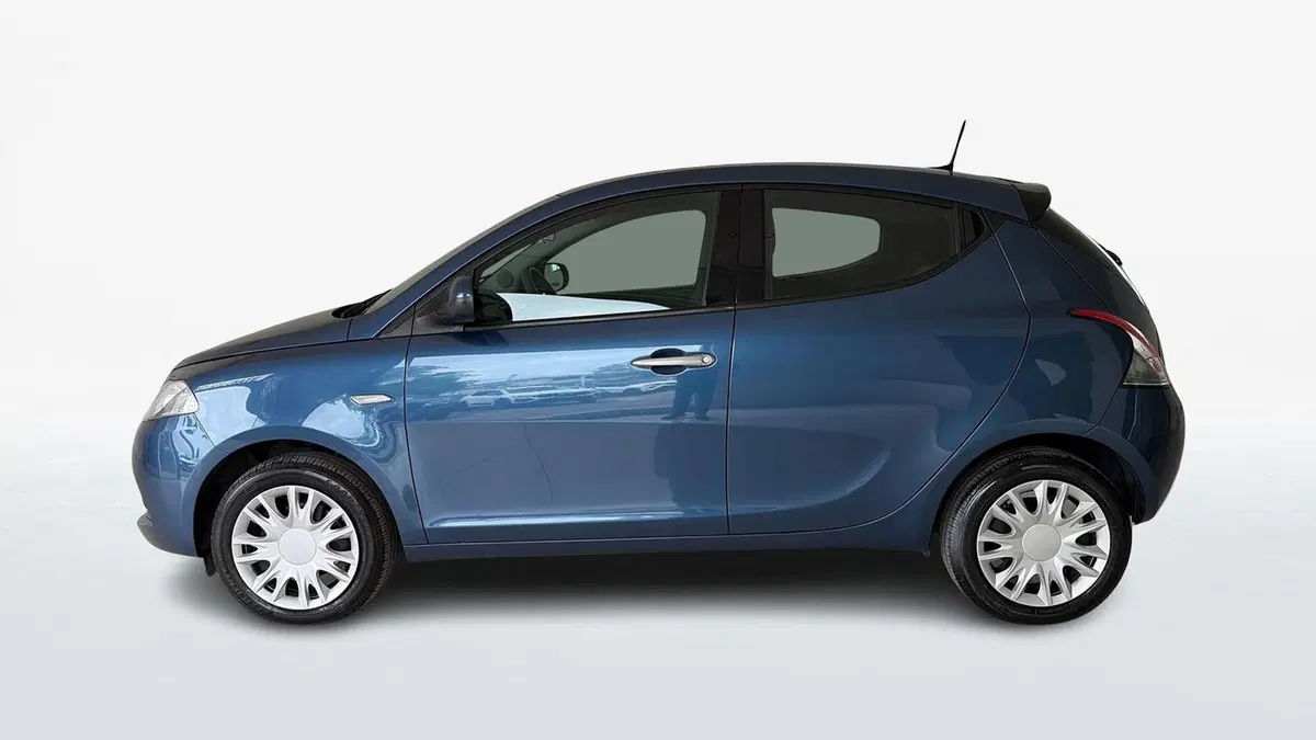 Lancia Ypsilon usata a Viterbo (2)