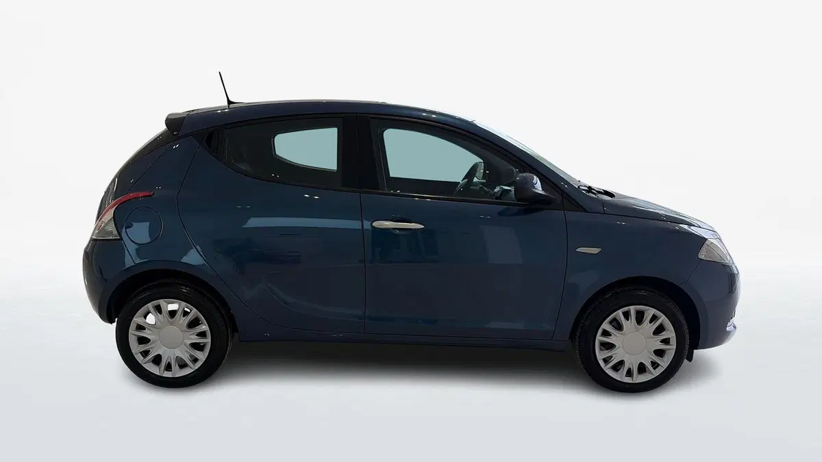 Lancia Ypsilon usata a Viterbo (3)