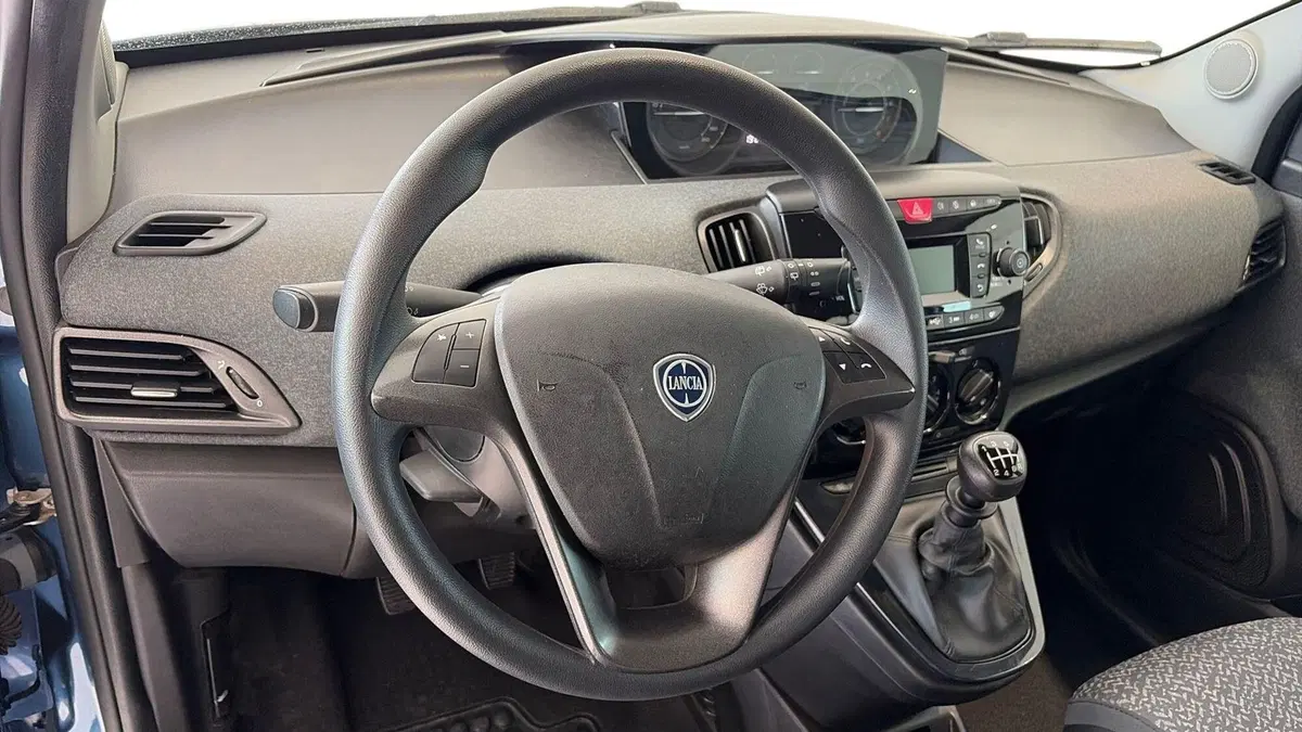 Lancia Ypsilon usata a Viterbo (5)