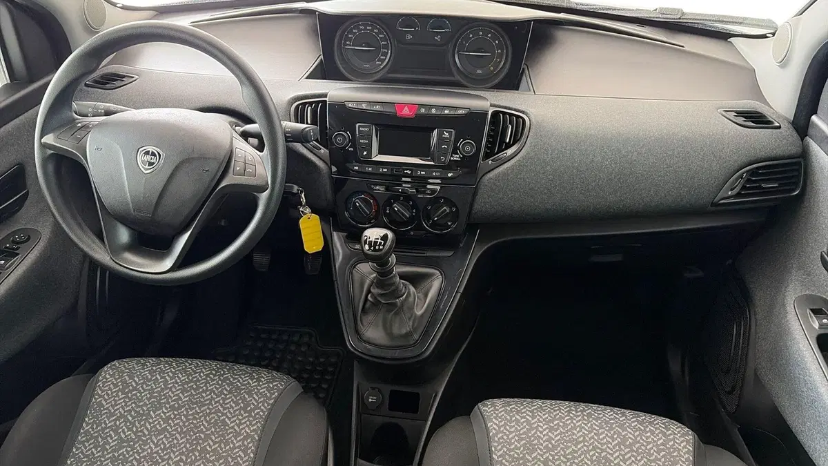 Lancia Ypsilon usata a Viterbo (8)