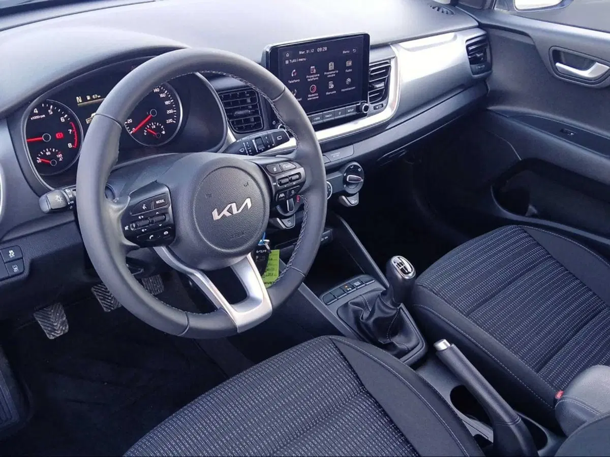 Kia Stonic usata a Livorno (13)