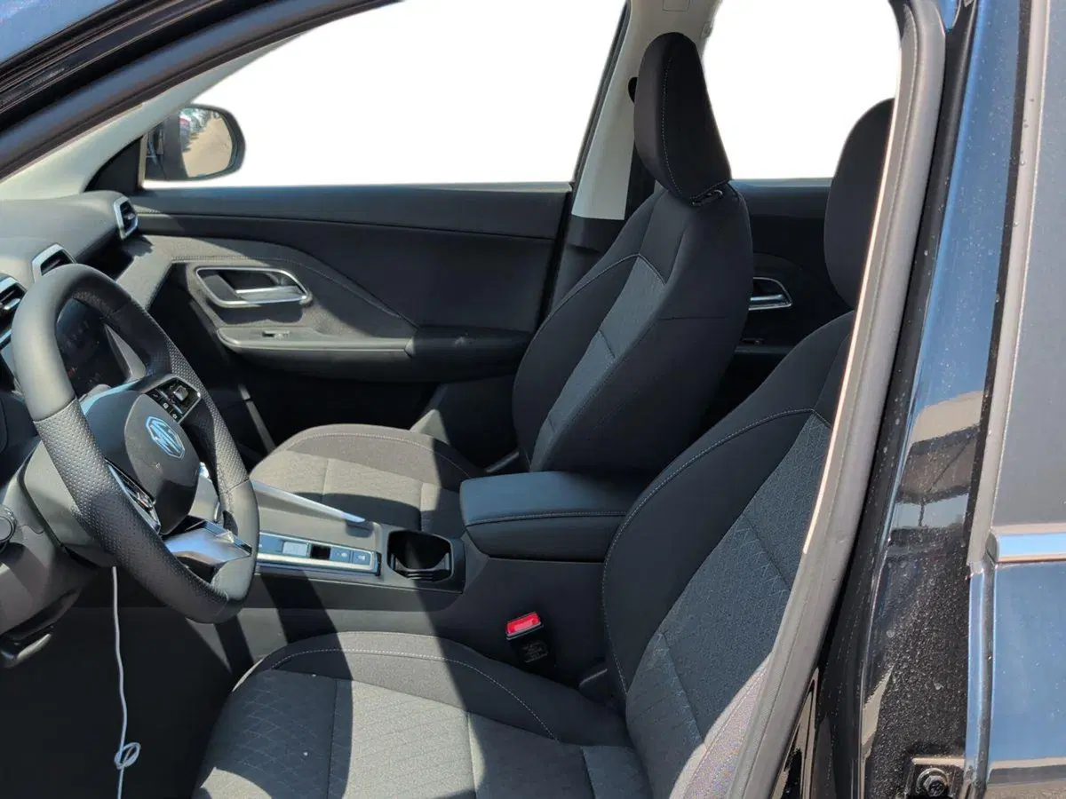 Mg ZS EV nuova a Bari (7)
