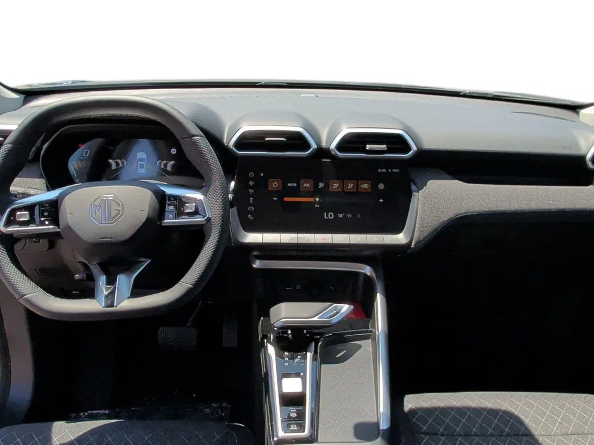 Mg ZS EV nuova a Bari (8)