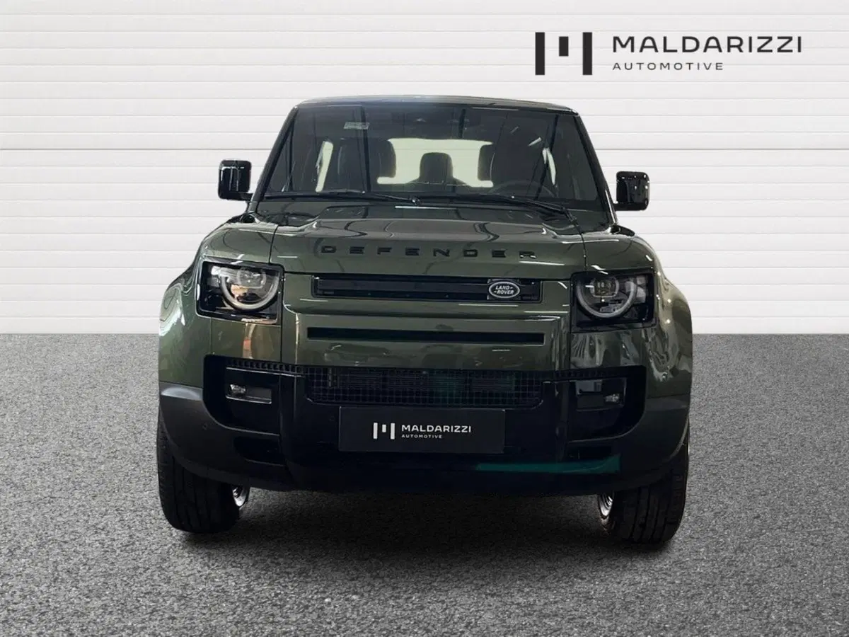 Land Rover Defender nuova a Bari (2)