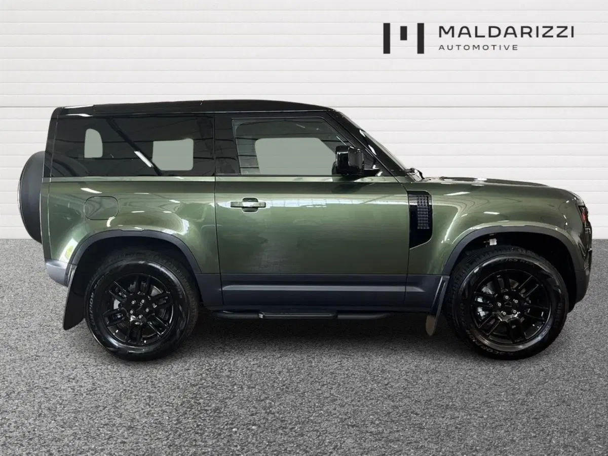 Land Rover Defender nuova a Bari (5)