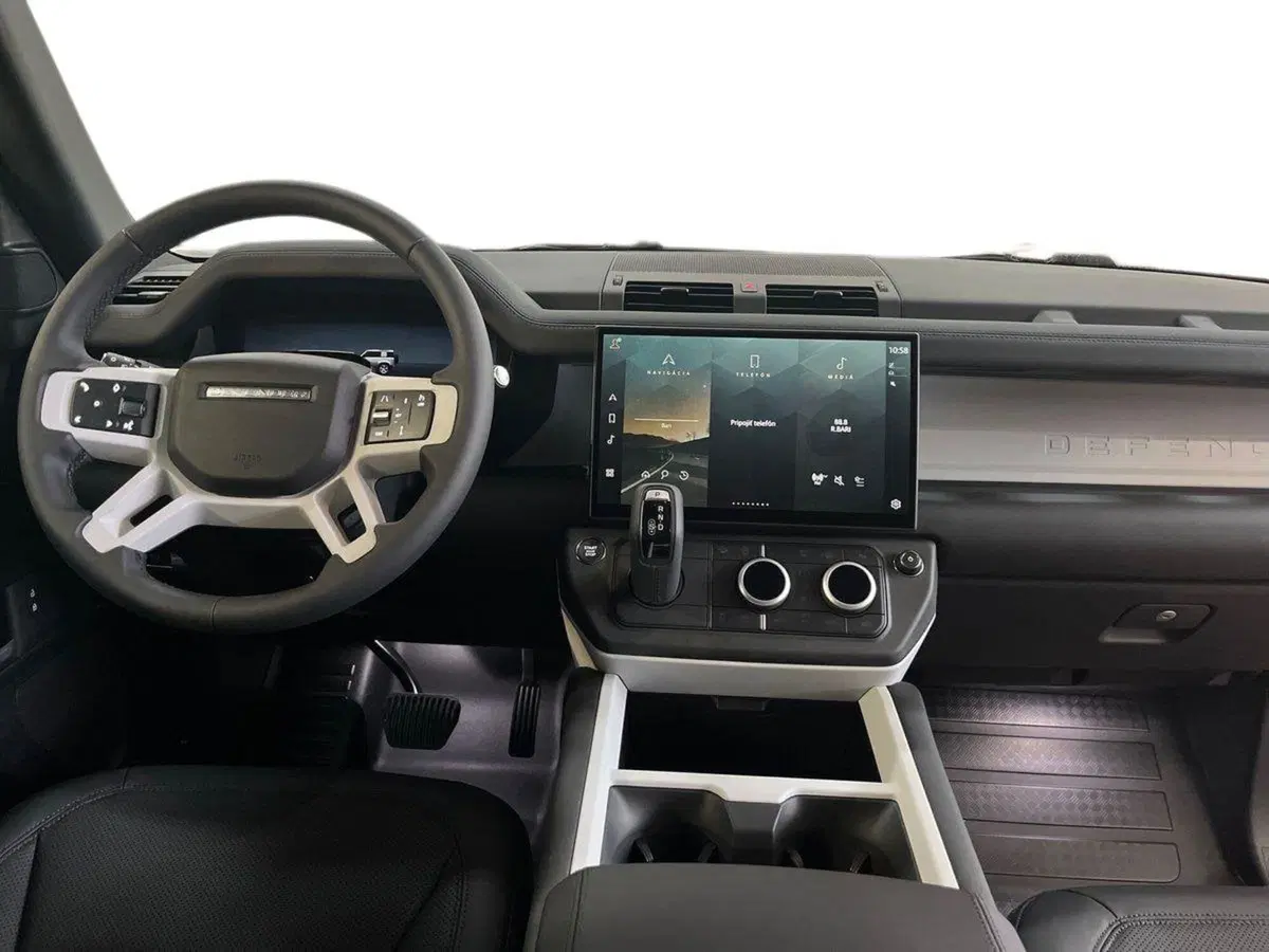 Land Rover Defender nuova a Bari (8)