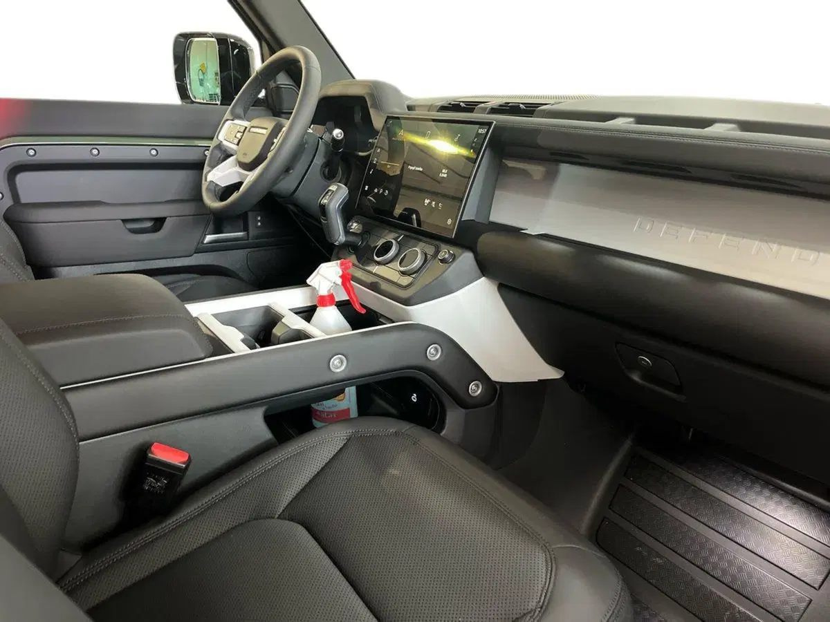 Land Rover Defender nuova a Bari (9)