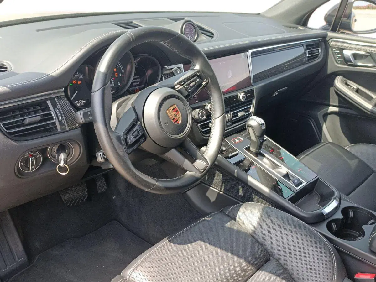 Porsche Macan usata a Bari (10)
