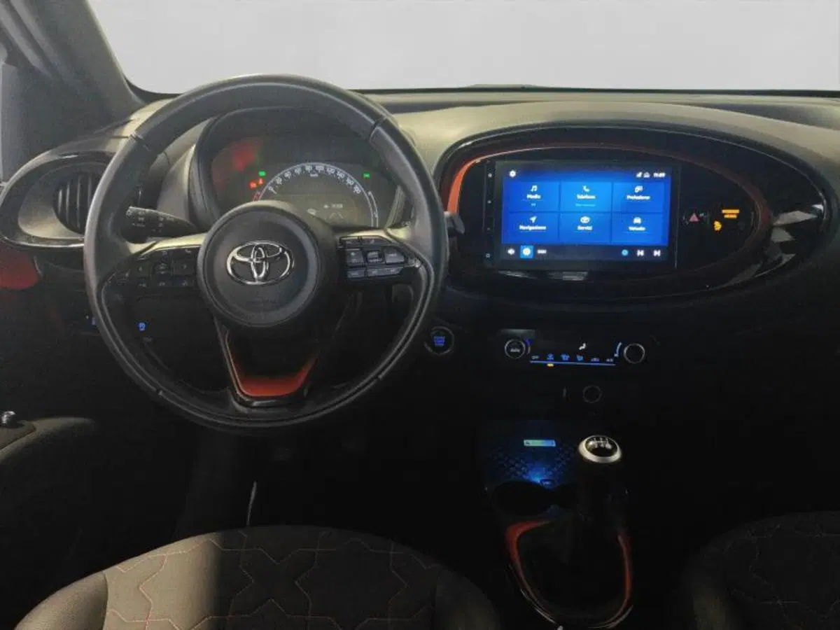 Toyota Aygo X usata a Genova (11)