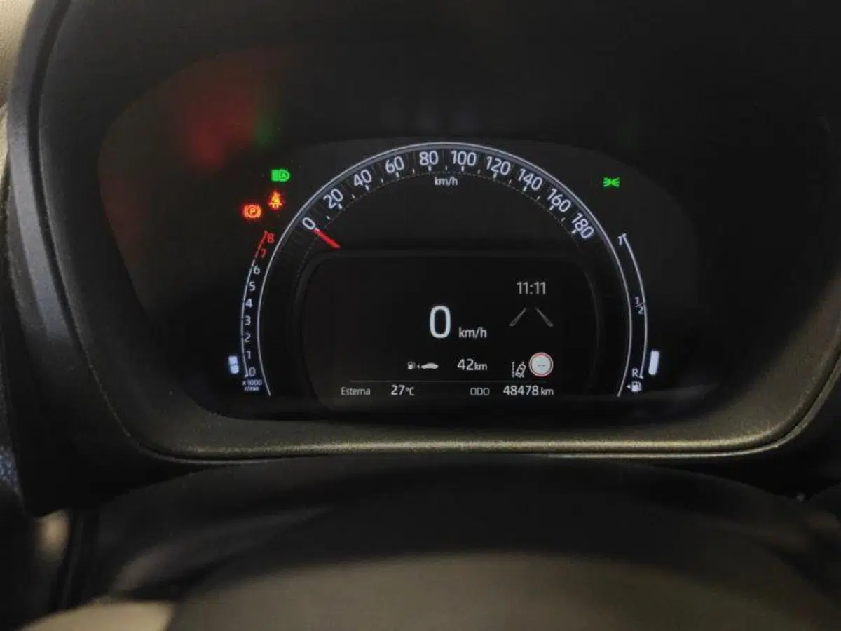 Toyota Aygo X usata a Genova (13)