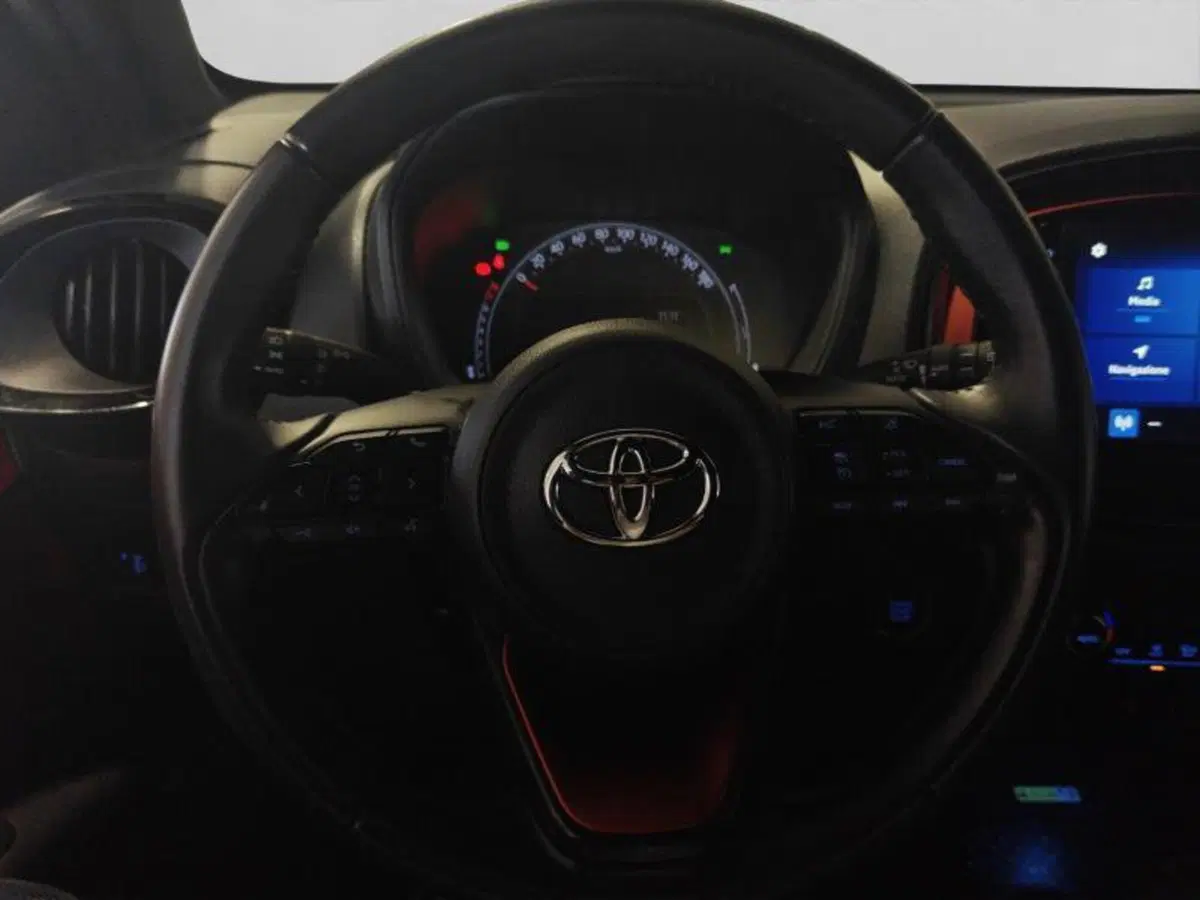 Toyota Aygo X usata a Genova (14)