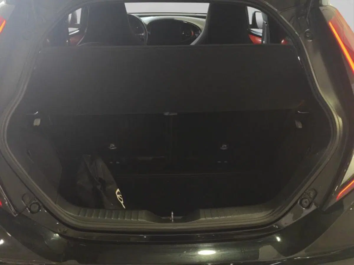 Toyota Aygo X usata a Genova (17)