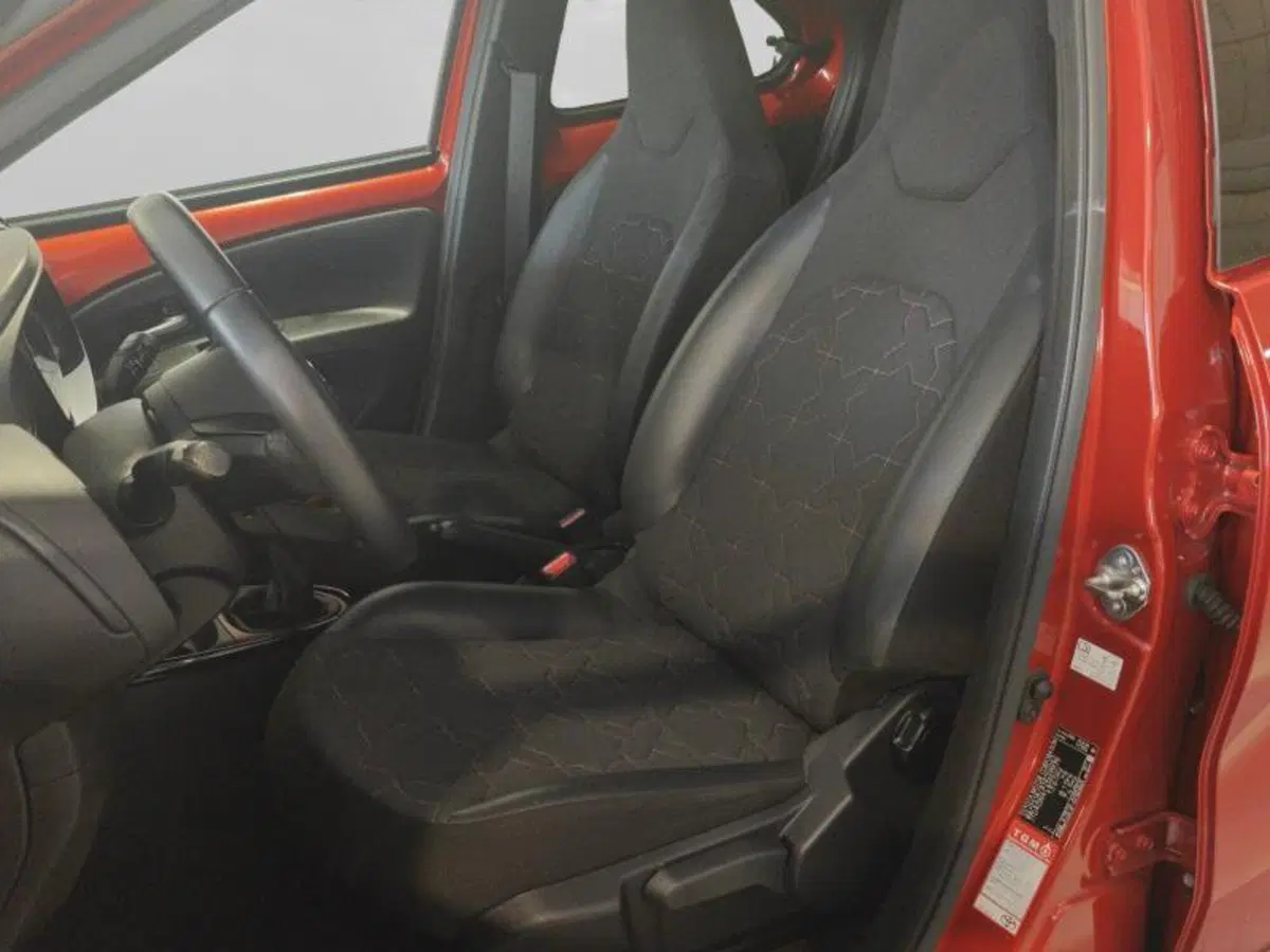 Toyota Aygo X usata a Genova (9)