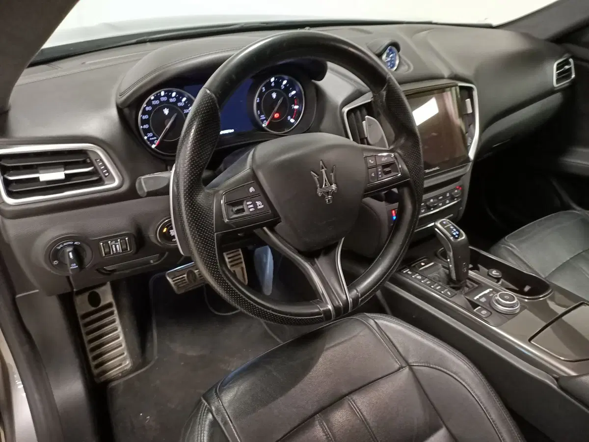 Maserati Ghibli usata a Torino (10)