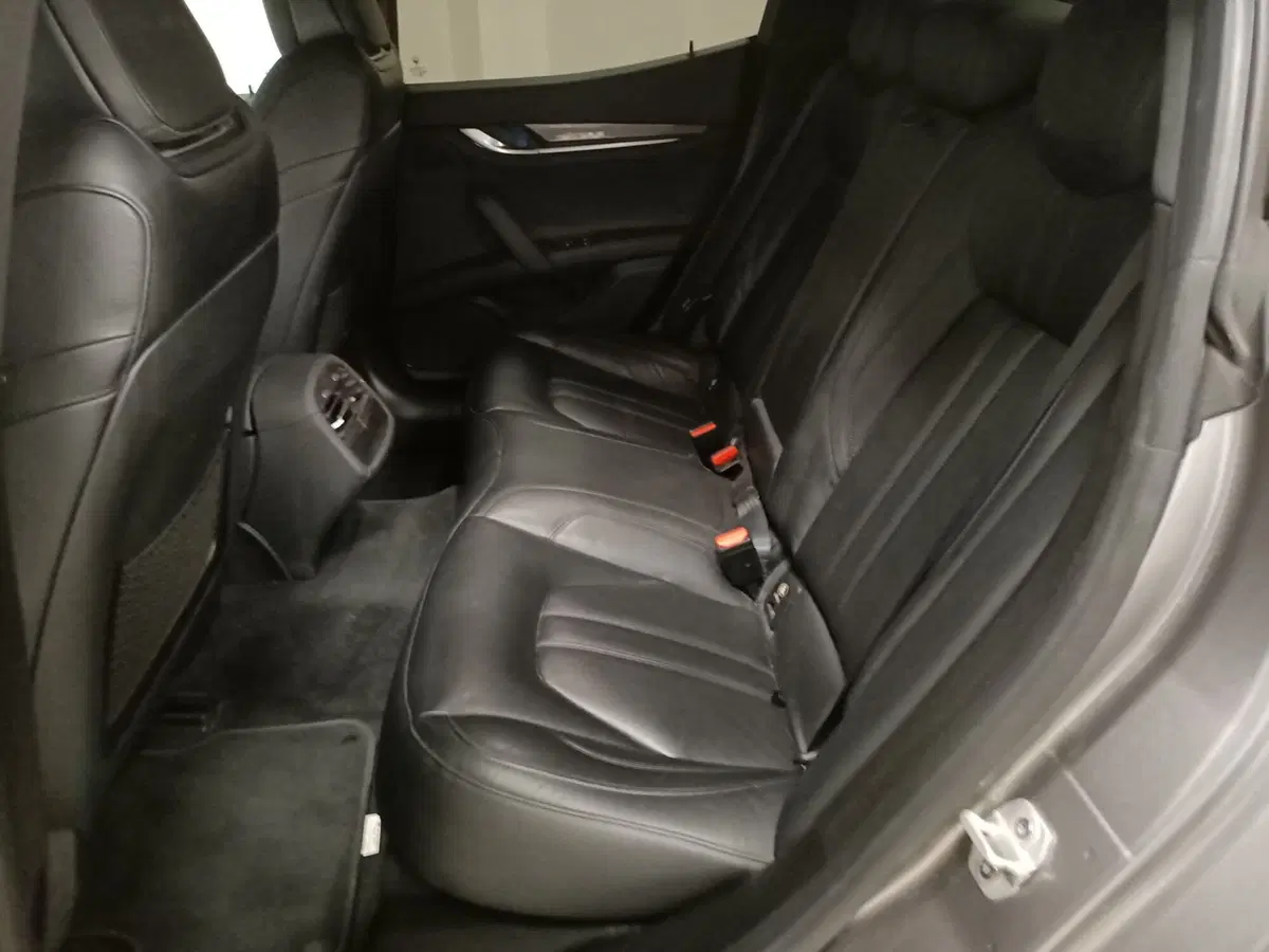 Maserati Ghibli usata a Torino (12)