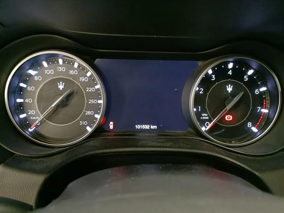 Maserati Ghibli usata a Torino (13)