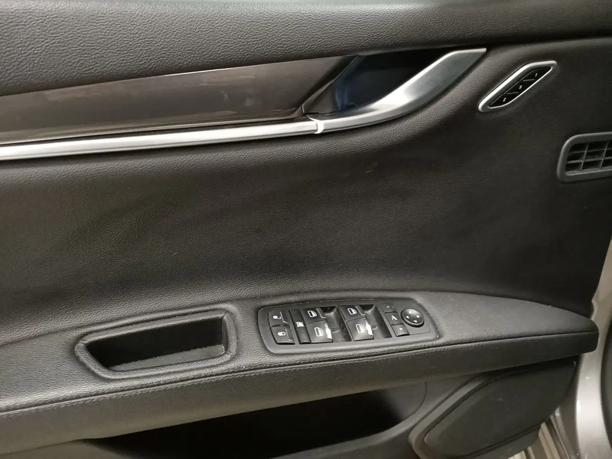 Maserati Ghibli usata a Torino (9)