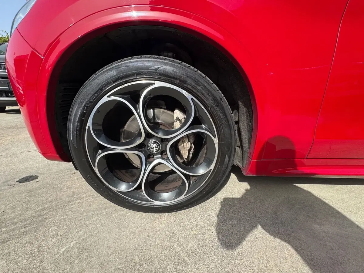 Alfa Romeo Stelvio usata a Messina (5)