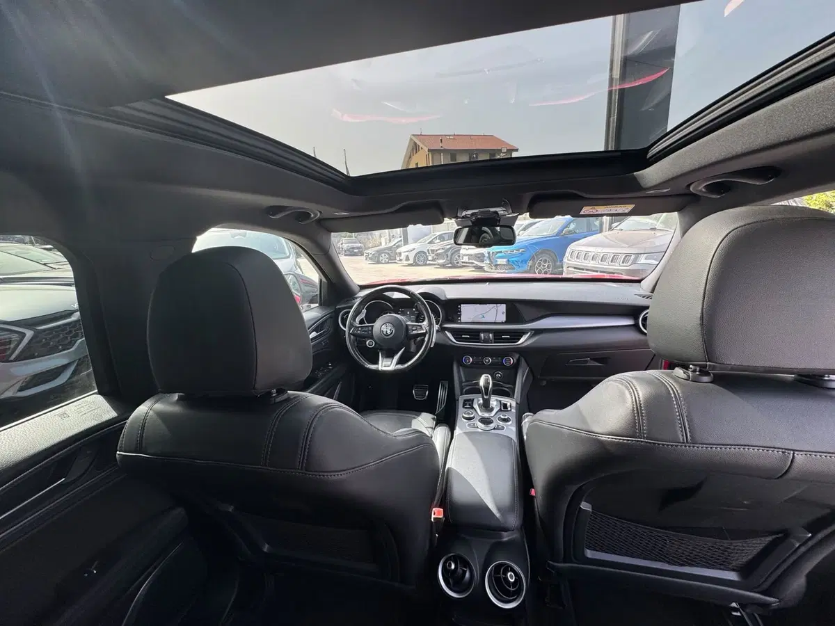 Alfa Romeo Stelvio usata a Messina (9)