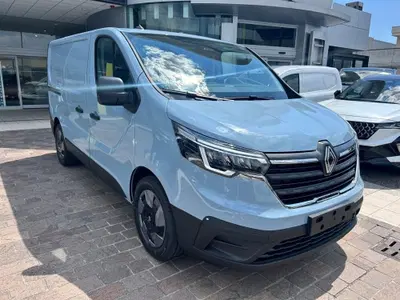 Renault Trafic Furgone van T27 2.0 blue dci 150cv L1H1 eag9 nuova a Conegliano