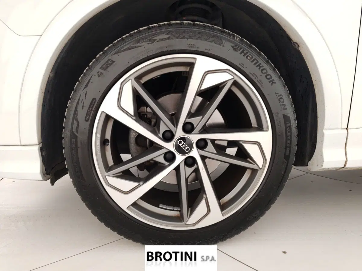 Audi Q3 Sportback usata a Massa-Carrara (6)