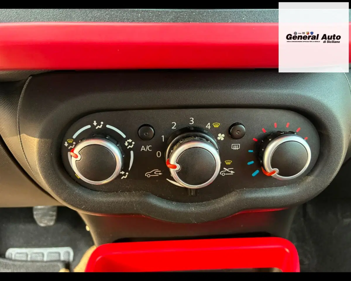 Renault Twingo usata a Lucca (12)