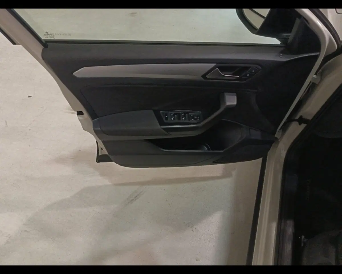 Volkswagen T-Roc usata a Caserta (12)