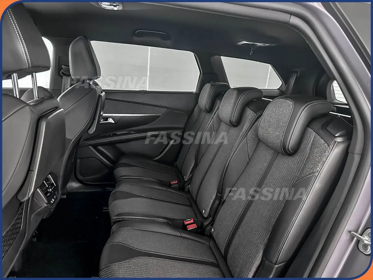 Peugeot 5008 usata a Milano (10)