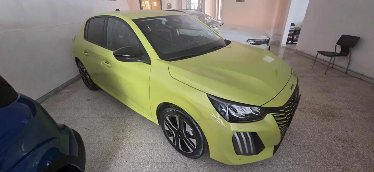 Peugeot 208 nuova a Foggia (11)