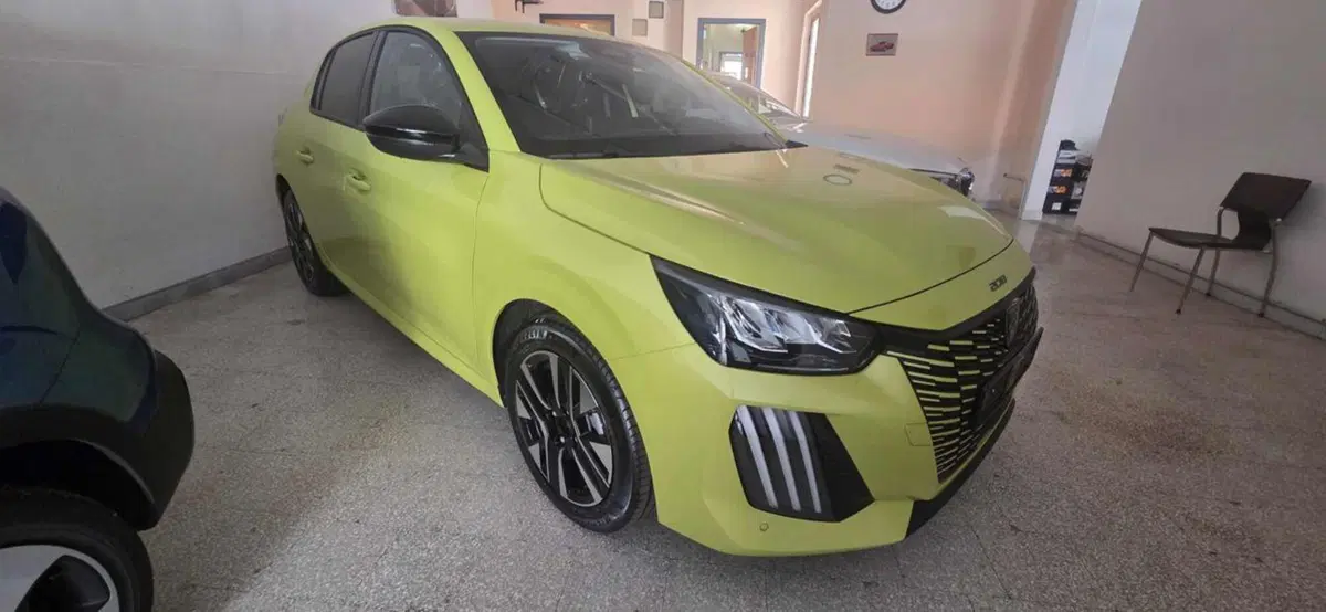 Peugeot 208 nuova a Foggia (12)
