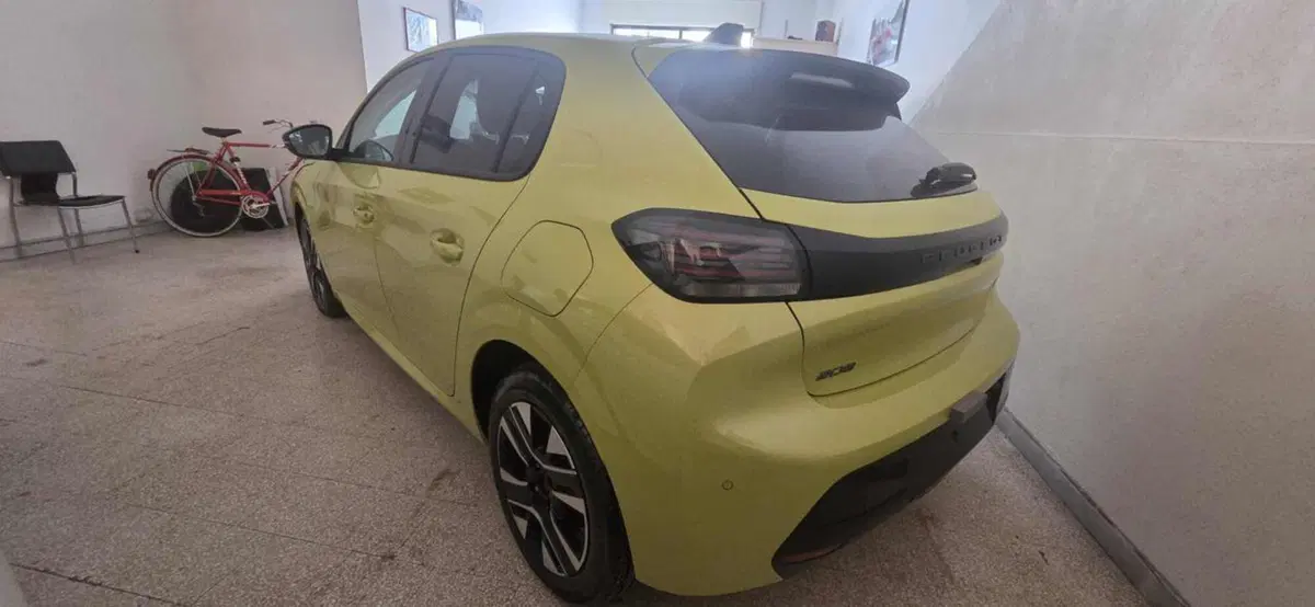 Peugeot 208 nuova a Foggia (4)