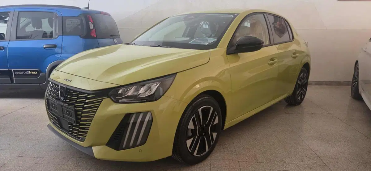 Peugeot 208 nuova a Foggia (5)