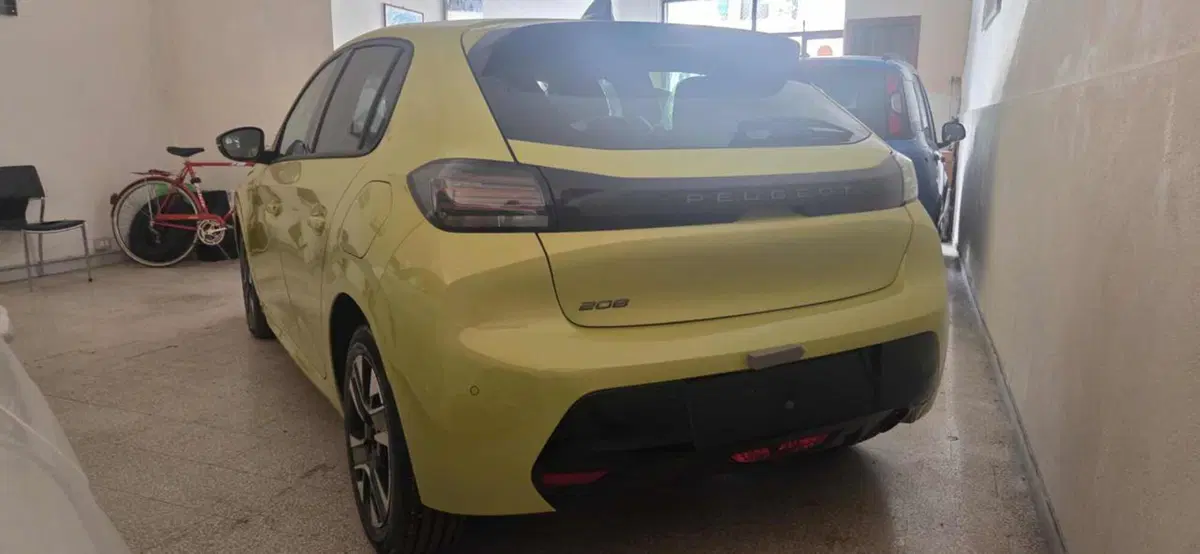 Peugeot 208 nuova a Foggia (6)
