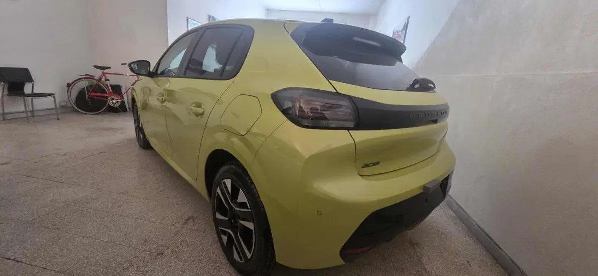 Peugeot 208 nuova a Foggia (7)