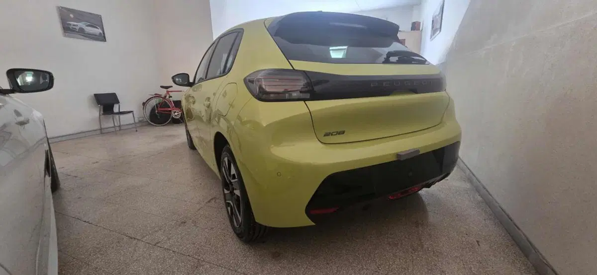 Peugeot 208 nuova a Foggia (8)