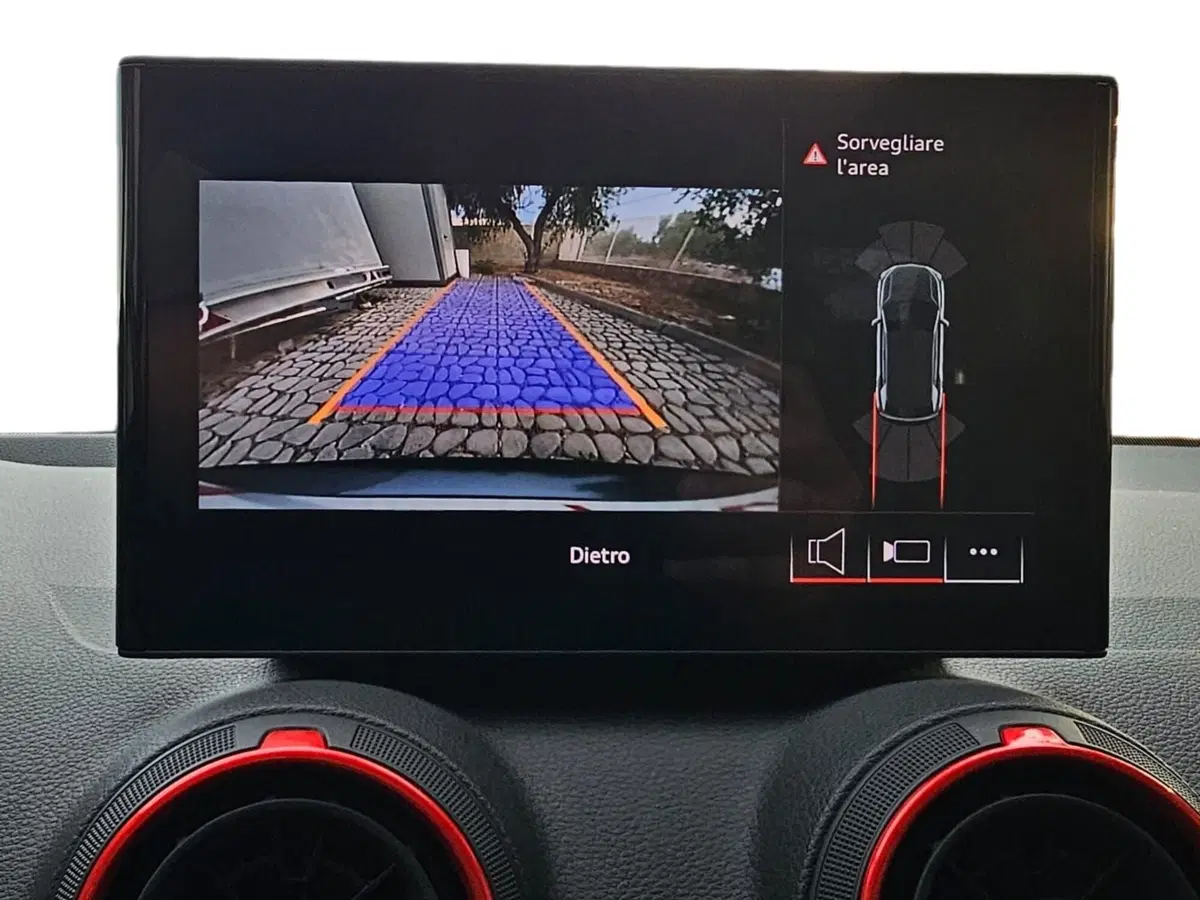 Audi Q2 usata a Bari (9)