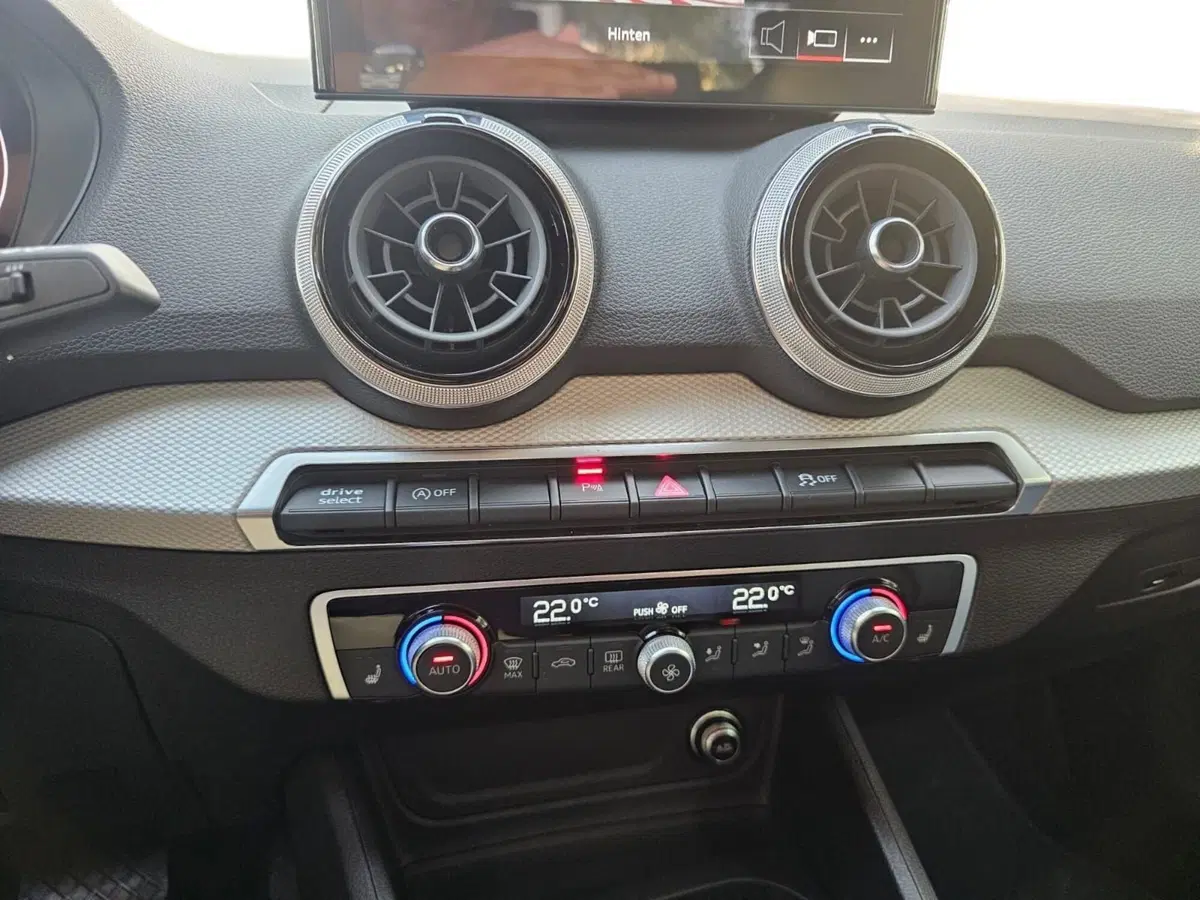 Audi Q2 usata a Bari (8)