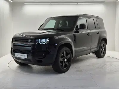 Land Rover Defender 110 3.0d i6 mhev X-Dynamic SE awd 200cv auto del 2022 usata a Bergamo