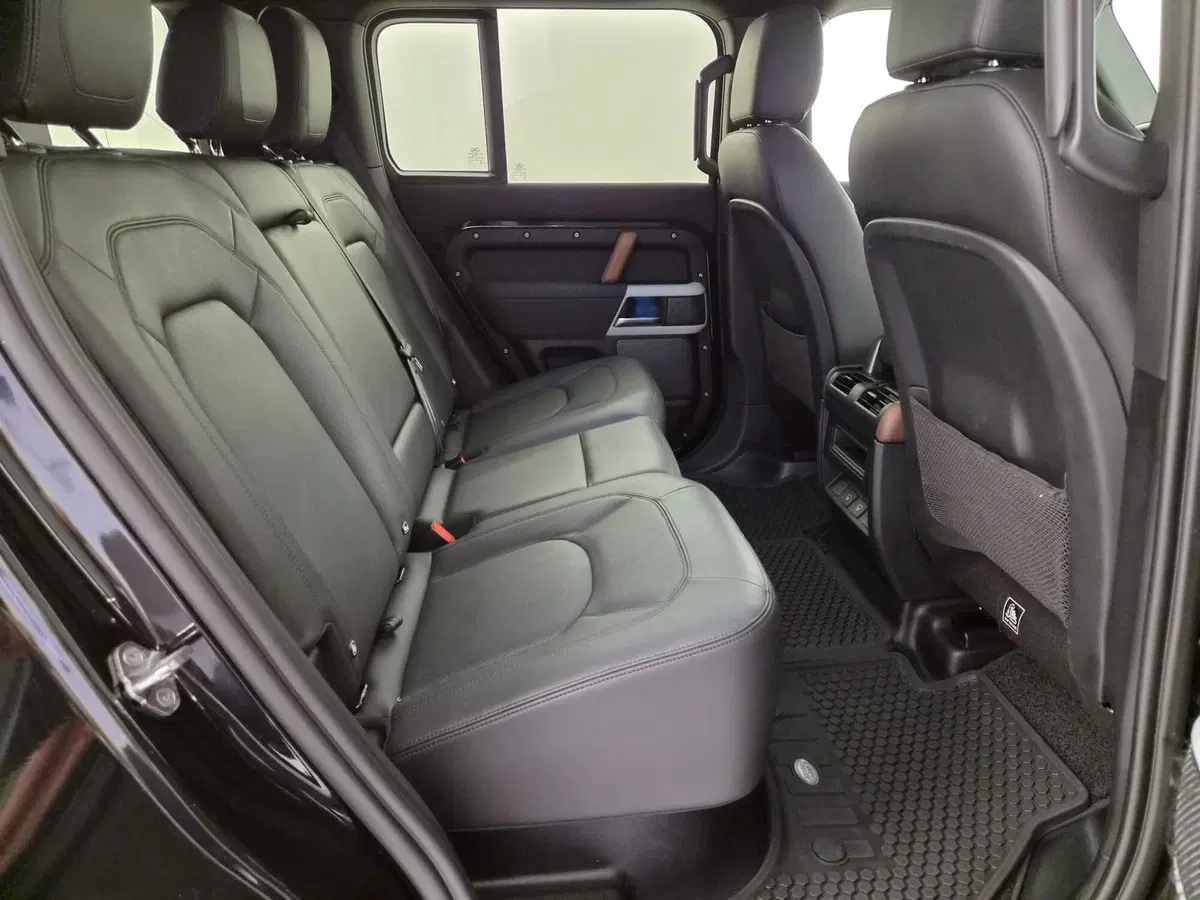 Land Rover Defender usata a Bergamo (5)
